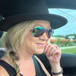 Meet your Posher, Tiffany